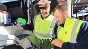 Die Lkw-Daten fließen in den Laptop der Polizei – Ausflüchte wohl zwecklos.