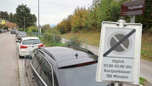 Die Parkplätze im Fuchsrain sind von Montag bis Freitag mit in Deutschland zugelassenen Autos ...