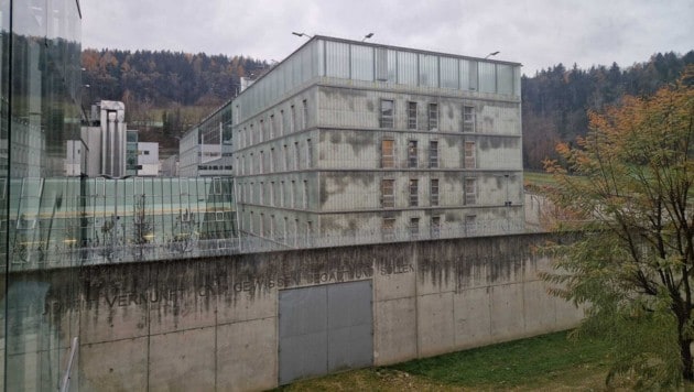 Beide Terror-Teenager sind wieder im Gefängnis in Leoben (Steiermark) inhaftiert.