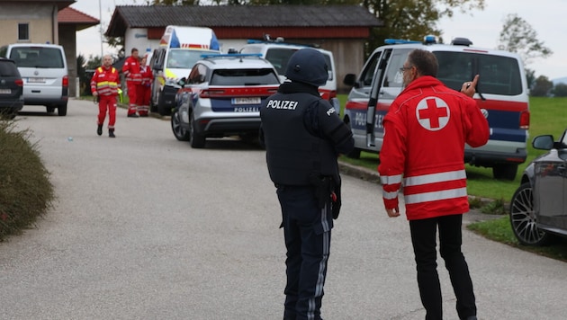A large contingent of forces was deployed in Vorchdorf on Saturday.