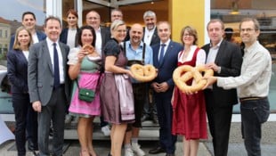 Viele Gäste feierten mit Familie Bayer das 115. Firmenjubiläum.