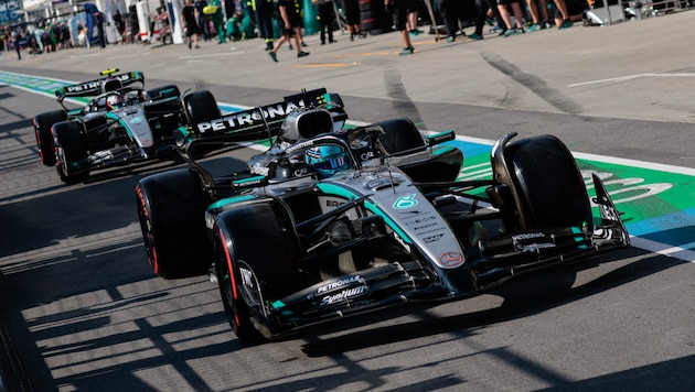 Auch 2026 werden George Russell (vorne) und Andrea Kimi Antonelli (hinten) für Mercedes an den ...