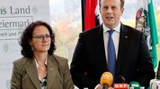 Gesunheitslandesrat Karl- Heinz Kornhäusl und seine Salzburger Amtskollegin Daniela Gutschi ...