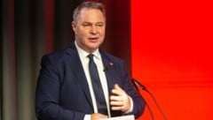 Kulturminister Andreas Babler (SPÖ) lässt sich nun ganz offiziell von einem seiner Vorgänger im ...