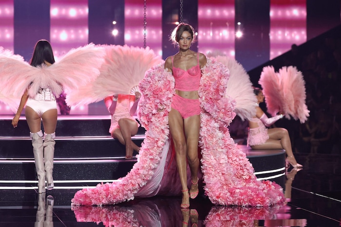 Auch Gigi Hadid schwebte wieder über den Laufsteg.