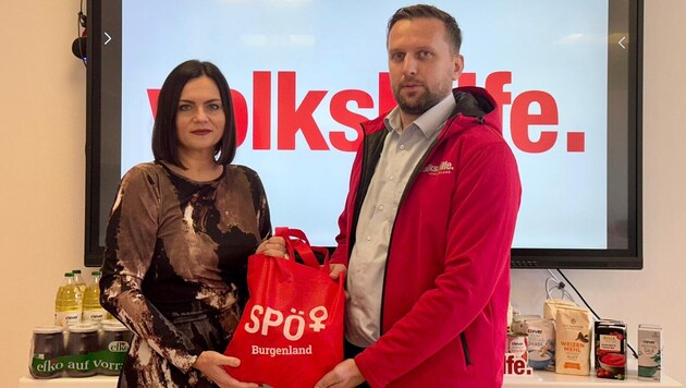 Eisenkopf übergab eine symbolische Spende an Kaiser.