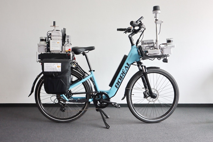 Mit diesem Hightech-Forschungs-Drahtesel werden die Fahrradspuren überprüft.