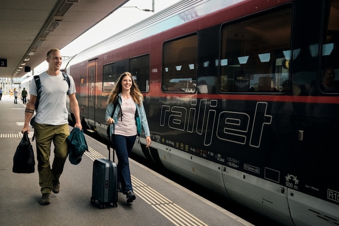 Mit der ÖBB können Sie entspannt in die Schweiz reisen.