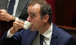 Da kann Premierminister Sébastien Lecornu erleichtert seinen Café genießen. Seine  Regierung ...