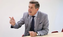 Infrastrukturminister Peter Hanke: „Standort sichern“