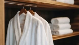 Hotel- und Badegäste konnten gegen ein Pfand Bademäntel und Handtücher ausleihen – das System ...