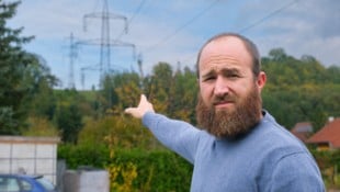 Christian Bades lebt mit der Starkstromleitung, aber die Änderung geht ihm zu weit