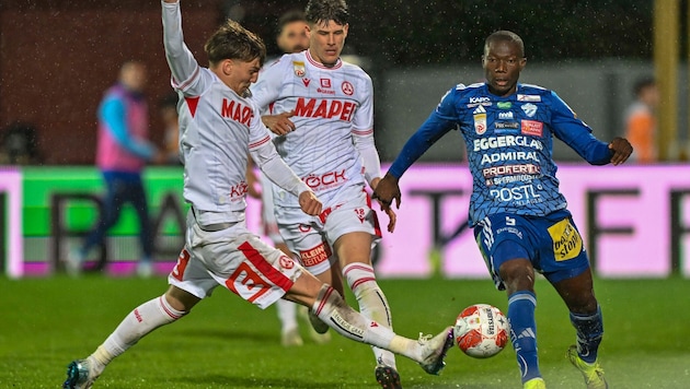 Tio Cipot (li.) und der GAK fordern am Samstag die Hartberger um Diarra.