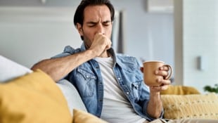 Zu Beginn tritt häufig trockener, unproduktiver Husten auf. Nach wenigen Tagen beginnt der ...