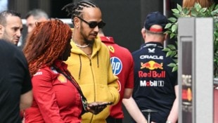 Lewis Hamilton wagte sich mit 40 Jahren zum ersten Mal auf ein Pferd.