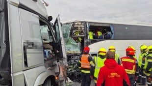 Ein schwerer Unfall im nördlichen Niederösterreich forderte am Freitag ein Todesopfer und ...