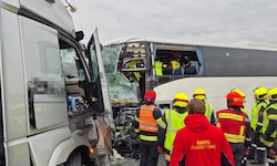 Ein schwerer Unfall im nördlichen Niederösterreich forderte am Freitag ein Todesopfer und ...