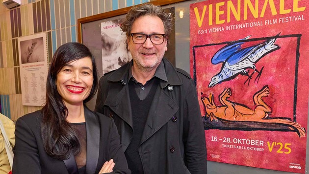 Grund zum Strahlen: Direktorin Eva Sangiorgi mit Schriftsteller David Schalko bei der Eröffnung ...