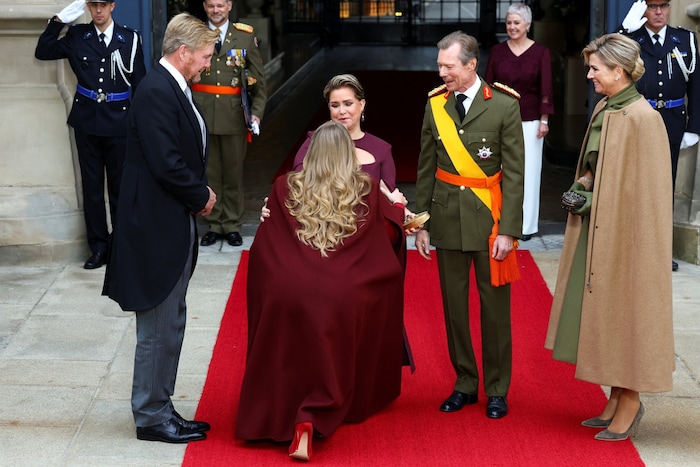 Bei der Abdankung des Luxemburgischen Großroßherzogs Henri begeisterte Kronprinzessin Amalia mit ...