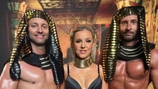Natalie Holzner als Kleopatra zusammen mit Patrick Stohmeier und „Mister Austria“ Christopher ...