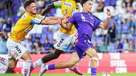 Wiener Austrias Sanel Saljic (re.) ist seit Wochen nicht zu halten.