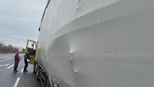 Bei der Schwerverkehrskontrolle wurden viele Mängel entdeckt (Symbolbild)