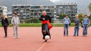 Erzbischof Lackner präsentierte sich sportlich,