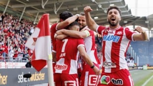 Mit dem GAK möchte der Australier Jacob Italiano (r.) am Samstag gegen Hartberg den ersten ...