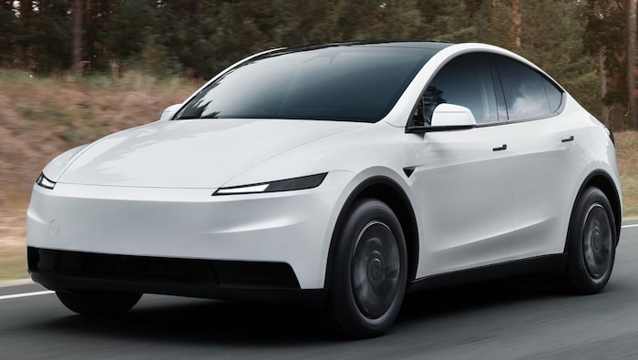 Model Y: Das neue Basismodell ist von außen an den fehlenden Lichtleisten vorn und hinten zu ...