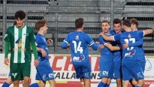 Gleich sechsmal drehten die Grödiger Kicker gegen Straßwalchen zum Torjubel ab.