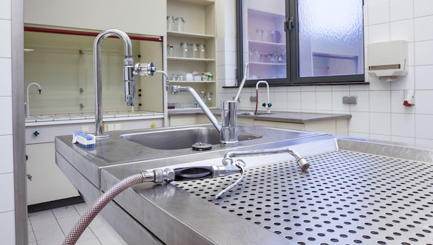 Die Gebeine werden obduziert. (Symbolbild)