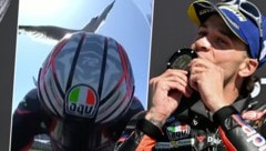 Marco Bezzecchi „küsste“ zunächst eine Möwe, später die Medaille für den Sieg.