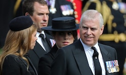 Beatrice und Eugenie sollen trotz neuer Enthüllungen zu ihren Eltern halten.