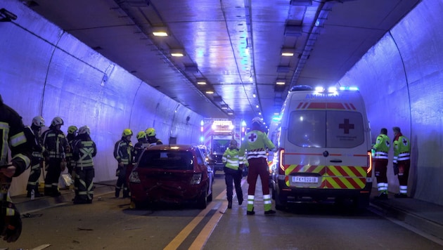 Die Rettungskräfte hatten einiges zu tun, drei Fahrzeuge waren in den Unfall verwickelt.