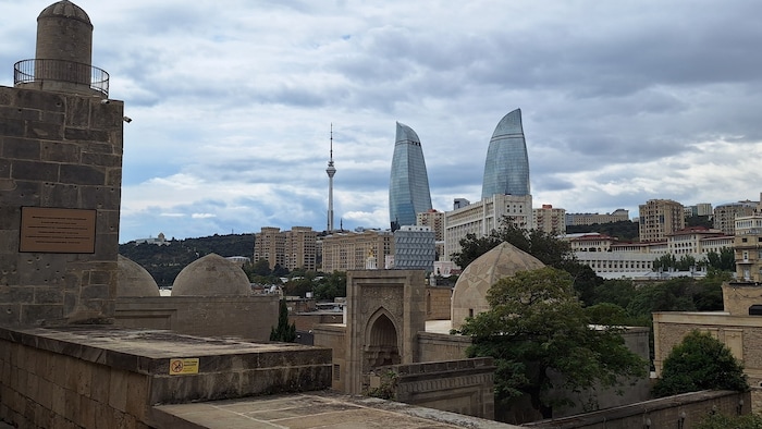 In Baku trifft Altes auf avancierte Moderne.