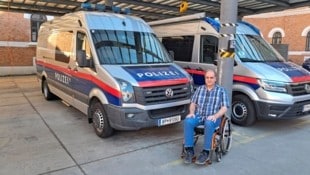 Noch muss René Treber von seiner Frau in seine geliebte Arbeitsstätte gebracht werden. Für ...