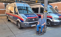 Noch muss René Treber von seiner Frau in seine geliebte Arbeitsstätte gebracht werden. Für ...