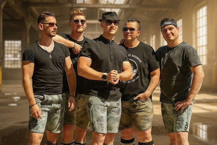 Die „Südsteirer“ haben für den Songcontest einen eigenen Song aufgenommen und an der ...