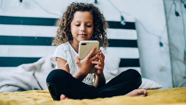 Experten sind sich einig: Handys sollen altersgemäß raus aus dem Kinderzimmer