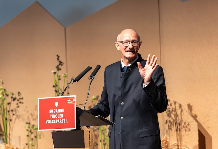 LH Anton Mattle hielt eine halbstündige Rede.