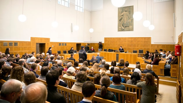 Im Schwurgerichtssaal gab es eine fiktive Verhandlung, bei der die Zuhörer mitdiskutieren ...