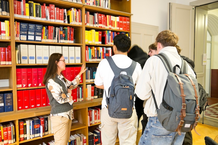 Die Besucher staunten über die Vielzahl an Fachliteratur.