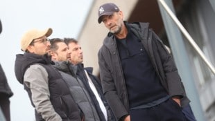 Hansi Eder, Bernhard Seonbuchner und Zsolt Löw im Gespräch mit Jürgen Klopp (v. li.).