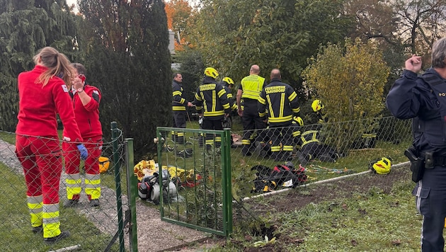 Die Helfer beim Einsatz in der Trausdorfer Seesiedlung
