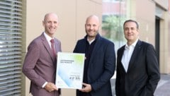 Auszeichnung zum Unternehmen des Monats: Landesrat Willibald Ehrenhöfer (ÖVP), Wolfgang Nestler ...