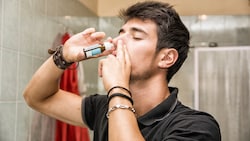 Wie gefährlich sind Nasensprays und was kann man tun, wenn man süchtig ist? Krone+ weiß mehr.