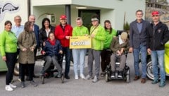 Zur Scheckübergabe kamen Vertreter vom ARBÖ Ortsklub, des Vereins „Schritt für Schritt“, dem ...