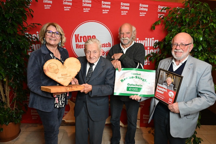 Roland Popatnik (zweiter von links)