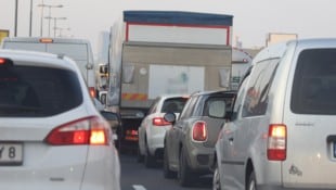 Wer die Tangente kennt, ist Stau gewohnt – aber nicht in dem Ausmaß und schon gar nicht an einem ...