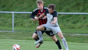 Oberlienz und Julian Gomig (re.) bogen auswärts in der 1. Klasse West Admira Villach mit 3:1. 